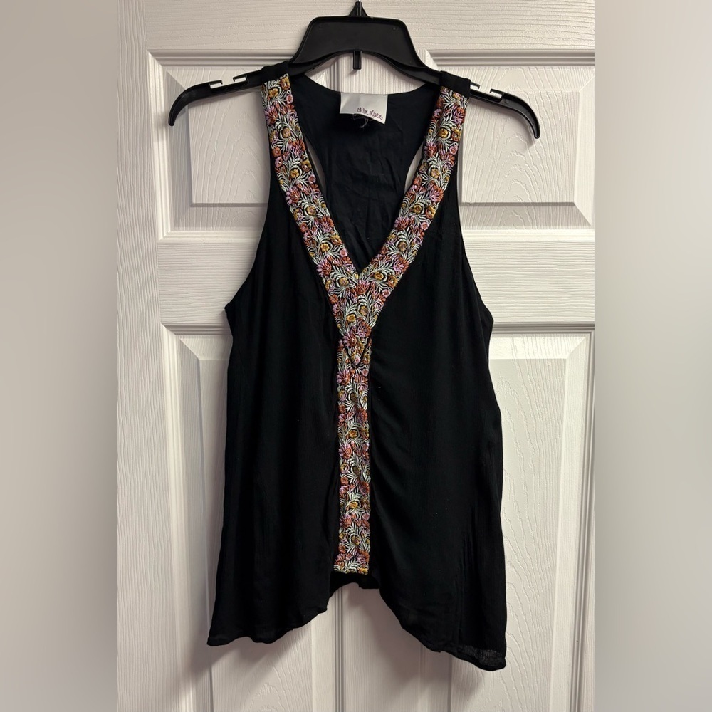 NWT Chloe Oliver “Gia” 2 Piece Set W/ Embroidery Size Small